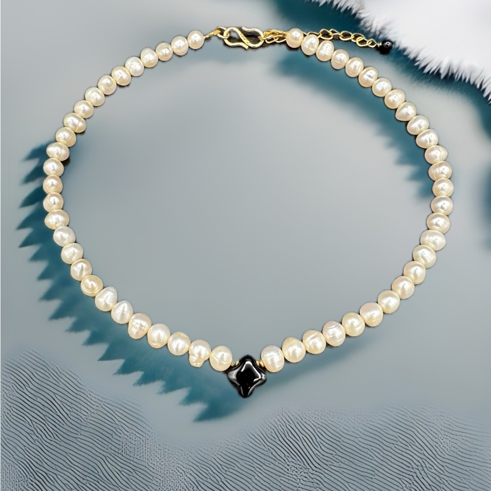 Pearl Necklace with Clover Accent